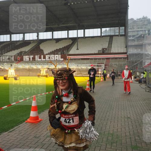 07.12.2025 - St. Pauli X-Mass-Run No. 15 Fabian Wolf http://msf.ph/oto/9371590 07.12.2025 10:07:07 Ziel 366, 421, 792, 972, 975, 1505, 1572, 1735, 1736, 3414, 3945, 4354 meine-sportfotos.de
