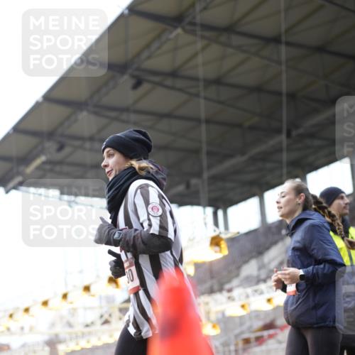 07.12.2025 - St. Pauli X-Mass-Run No. 15 Patografie http://msf.ph/oto/9371593 07.12.2025 11:44:50 Ziel 228, 1281, 1938, 2122, 2156, 2246, 2263, 2644, 3552, 3553, 3605, 3624, 3630, 4103 meine-sportfotos.de