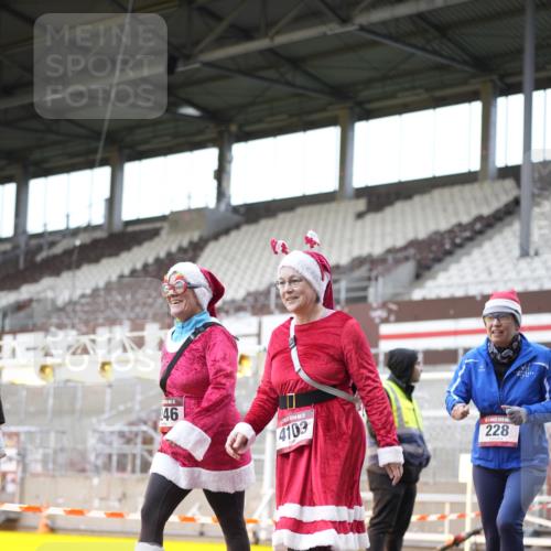 07.12.2025 - St. Pauli X-Mass-Run No. 15 Patografie http://msf.ph/oto/9371602 07.12.2025 11:44:55 Ziel 228, 291, 1281, 2156, 2246, 2263, 2644, 3492, 3529, 3530, 3552, 3553, 3605, 3624, 3630, 3920, 3921, 4103 meine-sportfotos.de