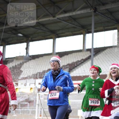 07.12.2025 - St. Pauli X-Mass-Run No. 15 Patografie http://msf.ph/oto/9371606 07.12.2025 11:44:56 Ziel 228, 291, 1281, 2246, 2263, 2644, 3492, 3529, 3530, 3552, 3553, 3605, 3624, 3630, 3920, 3921, 4103 meine-sportfotos.de