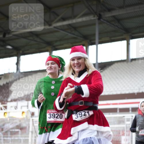 07.12.2025 - St. Pauli X-Mass-Run No. 15 Patografie http://msf.ph/oto/9371612 07.12.2025 11:44:57 Ziel 228, 291, 1281, 2246, 2263, 2644, 3492, 3529, 3530, 3552, 3553, 3605, 3624, 3630, 3920, 3921, 4103 meine-sportfotos.de