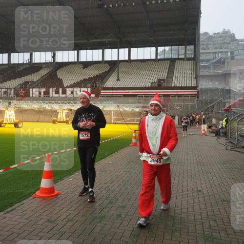 07.12.2025 - St. Pauli X-Mass-Run No. 15 Fabian Wolf http://msf.ph/oto/9371615 07.12.2025 10:07:11 Ziel 421, 792, 1572, 2983, 3414, 3945, 4354 meine-sportfotos.de