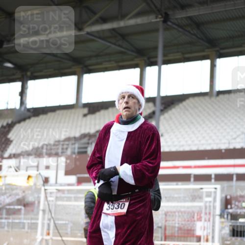 07.12.2025 - St. Pauli X-Mass-Run No. 15 Patografie http://msf.ph/oto/9371622 07.12.2025 11:44:59 Ziel 228, 291, 2246, 2644, 3485, 3489, 3492, 3529, 3530, 3552, 3553, 3575, 3578, 3605, 3624, 3630, 3920, 3921, 4103 meine-sportfotos.de