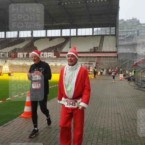 07.12.2025 - St. Pauli X-Mass-Run No. 15 Fabian Wolf http://msf.ph/oto/9371623 07.12.2025 10:07:12 Ziel 421, 792, 1572, 2983, 3414, 3945, 4354 meine-sportfotos.de