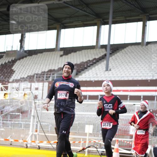 07.12.2025 - St. Pauli X-Mass-Run No. 15 Patografie http://msf.ph/oto/9371626 07.12.2025 11:45:03 Ziel 228, 291, 2246, 2844, 3485, 3489, 3492, 3529, 3530, 3552, 3553, 3575, 3578, 3624, 3630, 3920, 3921, 4103 meine-sportfotos.de