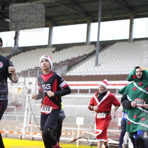 07.12.2025 - St. Pauli X-Mass-Run No. 15 Patografie http://msf.ph/oto/9371630 07.12.2025 11:45:04 Ziel 228, 291, 2246, 2844, 3485, 3489, 3492, 3529, 3530, 3552, 3553, 3575, 3578, 3624, 3920, 3921, 4103 meine-sportfotos.de