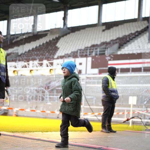 07.12.2025 - St. Pauli X-Mass-Run No. 15 Patografie http://msf.ph/oto/9371640 07.12.2025 11:45:15 Ziel 2372, 2624, 2844, 3485, 3489, 3573, 3575, 3578, 3774 meine-sportfotos.de