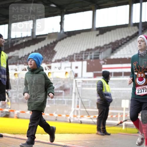 07.12.2025 - St. Pauli X-Mass-Run No. 15 Patografie http://msf.ph/oto/9371644 07.12.2025 11:45:15 Ziel 2372, 2624, 2844, 3485, 3489, 3573, 3575, 3578, 3774 meine-sportfotos.de