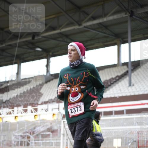 07.12.2025 - St. Pauli X-Mass-Run No. 15 Patografie http://msf.ph/oto/9371646 07.12.2025 11:45:16 Ziel 2372, 2624, 2844, 3485, 3489, 3573, 3575, 3578, 3774 meine-sportfotos.de