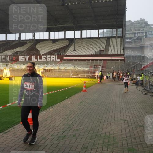 07.12.2025 - St. Pauli X-Mass-Run No. 15 Fabian Wolf http://msf.ph/oto/9371649 07.12.2025 10:07:15 Ziel 421, 792, 1572, 2983, 3414, 3945 meine-sportfotos.de