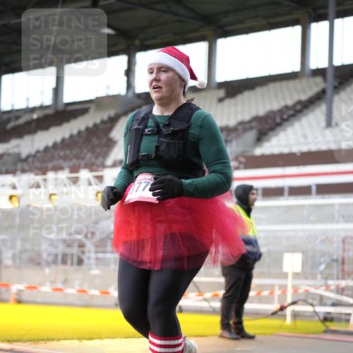 07.12.2025 - St. Pauli X-Mass-Run No. 15 Patografie http://msf.ph/oto/9371655 07.12.2025 11:45:20 Ziel 569, 572, 2372, 2624, 2844, 3573, 3774, 4112 meine-sportfotos.de