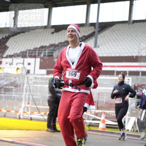 07.12.2025 - St. Pauli X-Mass-Run No. 15 Patografie http://msf.ph/oto/9371661 07.12.2025 11:45:25 Ziel 569, 572, 1324, 2372, 2382, 2385, 2624, 3378, 3379, 3573, 3774, 3963, 4058, 4060, 4112 meine-sportfotos.de