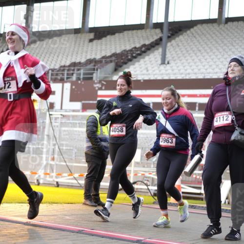 07.12.2025 - St. Pauli X-Mass-Run No. 15 Patografie http://msf.ph/oto/9371663 07.12.2025 11:45:26 Ziel 569, 572, 1324, 2372, 2382, 2385, 2624, 3378, 3379, 3573, 3774, 3963, 4058, 4060, 4112 meine-sportfotos.de