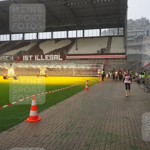 07.12.2025 - St. Pauli X-Mass-Run No. 15 Fabian Wolf http://msf.ph/oto/9371667 07.12.2025 10:07:17 Ziel 256, 265, 272, 421, 517, 685, 792, 1187, 1234, 1572, 2983, 3414, 3945 meine-sportfotos.de