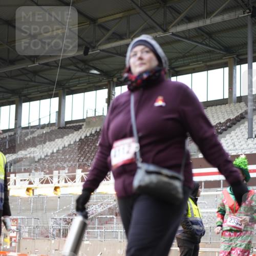 07.12.2025 - St. Pauli X-Mass-Run No. 15 Patografie http://msf.ph/oto/9371673 07.12.2025 11:45:28 Ziel 569, 572, 1324, 2372, 2382, 2385, 3378, 3379, 3573, 3774, 3963, 4058, 4060, 4112 meine-sportfotos.de