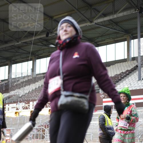 07.12.2025 - St. Pauli X-Mass-Run No. 15 Patografie http://msf.ph/oto/9371675 07.12.2025 11:45:28 Ziel 569, 572, 1324, 2372, 2382, 2385, 3378, 3379, 3573, 3774, 3963, 4058, 4060, 4112 meine-sportfotos.de