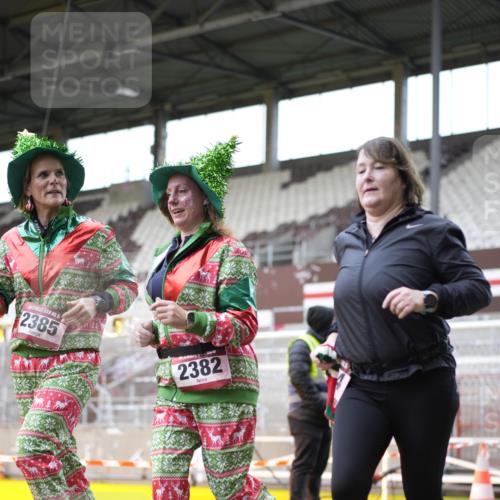 07.12.2025 - St. Pauli X-Mass-Run No. 15 Patografie http://msf.ph/oto/9371679 07.12.2025 11:45:29 Ziel 569, 572, 1324, 2372, 2382, 2385, 3378, 3379, 3573, 3774, 3963, 4058, 4060, 4112 meine-sportfotos.de