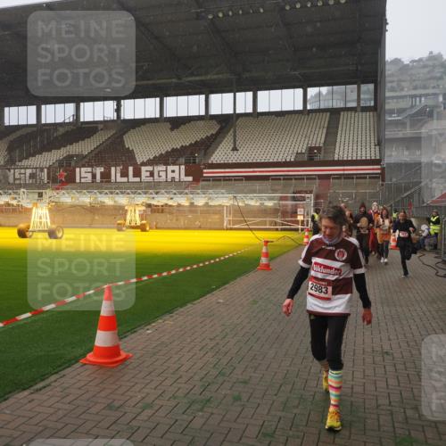 07.12.2025 - St. Pauli X-Mass-Run No. 15 Fabian Wolf http://msf.ph/oto/9371684 07.12.2025 10:07:22 Ziel 256, 265, 272, 517, 657, 685, 716, 767, 1187, 1234, 2983, 3414 meine-sportfotos.de
