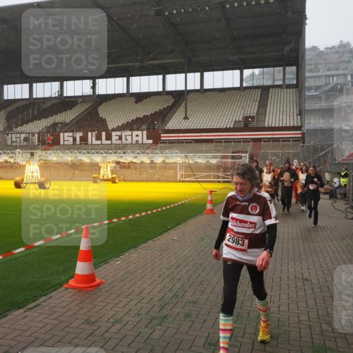 07.12.2025 - St. Pauli X-Mass-Run No. 15 Fabian Wolf http://msf.ph/oto/9371689 07.12.2025 10:07:23 Ziel 256, 265, 272, 517, 657, 685, 716, 767, 1187, 1234, 2983 meine-sportfotos.de