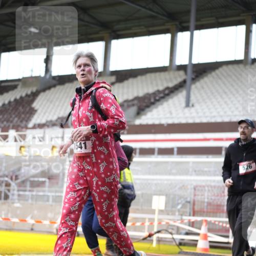 07.12.2025 - St. Pauli X-Mass-Run No. 15 Patografie http://msf.ph/oto/9371690 07.12.2025 11:45:41 Ziel 355, 526, 1324, 1541, 2382, 2385, 3028, 3378, 3379, 3963, 4058, 4060 meine-sportfotos.de