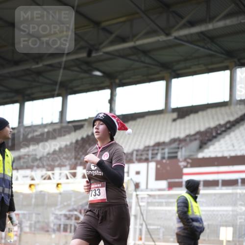 07.12.2025 - St. Pauli X-Mass-Run No. 15 Patografie http://msf.ph/oto/9371701 07.12.2025 11:45:56 Ziel 143, 147, 188, 355, 356, 526, 733, 1541, 2097, 2137 meine-sportfotos.de