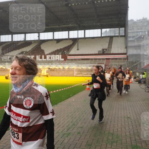 07.12.2025 - St. Pauli X-Mass-Run No. 15 Fabian Wolf http://msf.ph/oto/9371704 07.12.2025 10:07:24 Ziel 256, 265, 272, 517, 657, 685, 716, 767, 1187, 1234, 2983 meine-sportfotos.de