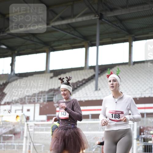 07.12.2025 - St. Pauli X-Mass-Run No. 15 Patografie http://msf.ph/oto/9371705 07.12.2025 11:45:57 Ziel 143, 147, 188, 356, 526, 733, 2097, 2137 meine-sportfotos.de