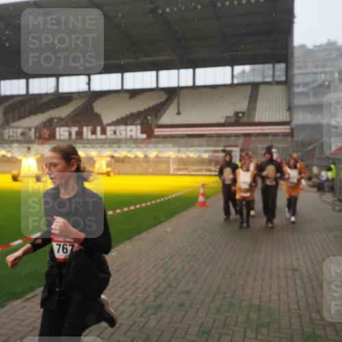 07.12.2025 - St. Pauli X-Mass-Run No. 15 Fabian Wolf http://msf.ph/oto/9371708 07.12.2025 10:07:25 Ziel 256, 265, 272, 517, 657, 685, 716, 767, 1187, 1234, 2983 meine-sportfotos.de