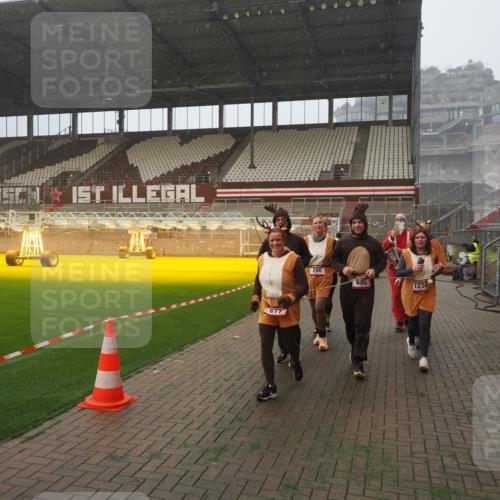 07.12.2025 - St. Pauli X-Mass-Run No. 15 Fabian Wolf http://msf.ph/oto/9371709 07.12.2025 10:07:26 Ziel 256, 265, 272, 517, 657, 685, 716, 767, 1187, 1234, 1543, 2983, 3003 meine-sportfotos.de