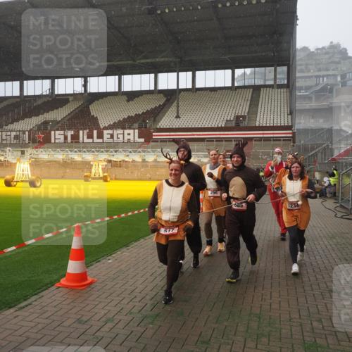 07.12.2025 - St. Pauli X-Mass-Run No. 15 Fabian Wolf http://msf.ph/oto/9371711 07.12.2025 10:07:26 Ziel 256, 265, 272, 517, 657, 685, 716, 767, 1187, 1234, 1543, 2983, 3003 meine-sportfotos.de