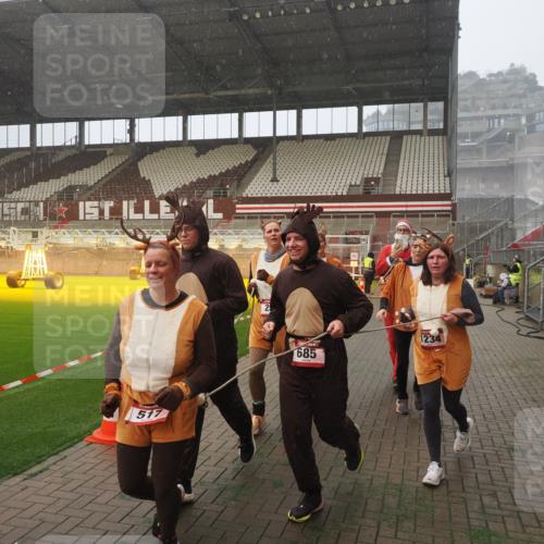 07.12.2025 - St. Pauli X-Mass-Run No. 15 Fabian Wolf http://msf.ph/oto/9371715 07.12.2025 10:07:27 Ziel 256, 265, 272, 517, 657, 685, 716, 767, 1187, 1234, 1543, 2983, 3003 meine-sportfotos.de