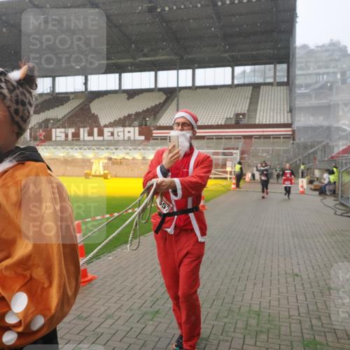 07.12.2025 - St. Pauli X-Mass-Run No. 15 Fabian Wolf http://msf.ph/oto/9371725 07.12.2025 10:07:30 Ziel 256, 265, 272, 517, 657, 685, 716, 767, 1187, 1234, 1543, 3003 meine-sportfotos.de