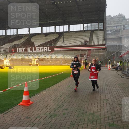 07.12.2025 - St. Pauli X-Mass-Run No. 15 Fabian Wolf http://msf.ph/oto/9371738 07.12.2025 10:07:34 Ziel 256, 265, 272, 517, 657, 685, 716, 767, 1187, 1234, 1447, 1449, 1543, 3003 meine-sportfotos.de