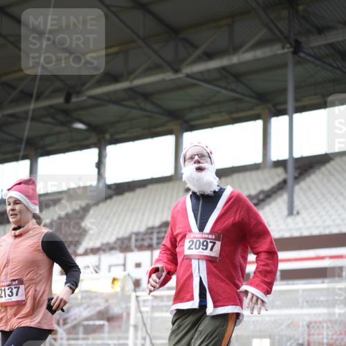 07.12.2025 - St. Pauli X-Mass-Run No. 15 Patografie http://msf.ph/oto/9371741 07.12.2025 11:45:59 Ziel 143, 147, 188, 356, 733, 2097, 2137, 3620 meine-sportfotos.de