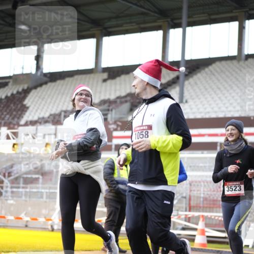 07.12.2025 - St. Pauli X-Mass-Run No. 15 Patografie http://msf.ph/oto/9371768 07.12.2025 11:46:10 Ziel 143, 188, 356, 733, 949, 954, 1058, 1073, 1433, 1454, 2097, 2137, 2437, 2935, 2941, 3523, 3524, 3620 meine-sportfotos.de