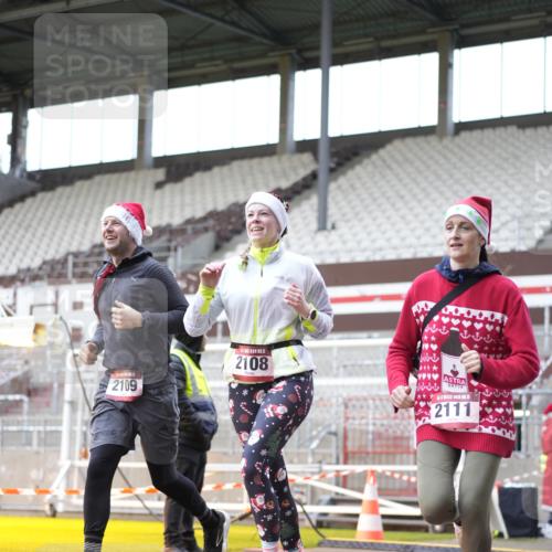 07.12.2025 - St. Pauli X-Mass-Run No. 15 Patografie http://msf.ph/oto/9371793 07.12.2025 11:46:26 Ziel 949, 954, 2108, 2109, 2111, 2716, 2935, 2941, 3960 meine-sportfotos.de