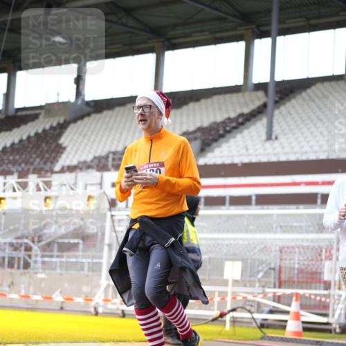 07.12.2025 - St. Pauli X-Mass-Run No. 15 Patografie http://msf.ph/oto/9371803 07.12.2025 11:46:39 Ziel 346, 371, 642, 649, 903, 987, 1276, 2108, 2109, 2111, 2179, 2180, 2442, 2446, 3960 meine-sportfotos.de