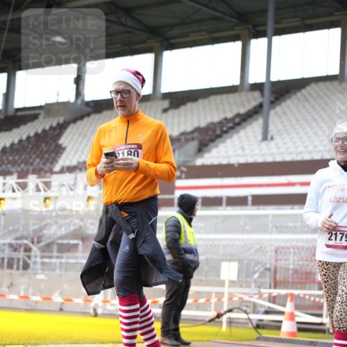 07.12.2025 - St. Pauli X-Mass-Run No. 15 Patografie http://msf.ph/oto/9371805 07.12.2025 11:46:39 Ziel 346, 371, 642, 649, 903, 987, 1276, 2108, 2109, 2111, 2179, 2180, 2442, 2446, 3960 meine-sportfotos.de