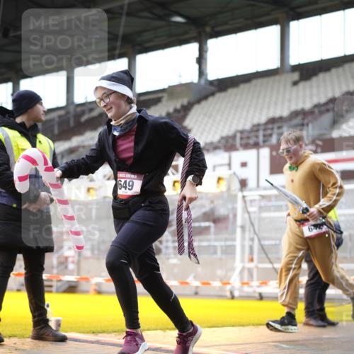 07.12.2025 - St. Pauli X-Mass-Run No. 15 Patografie http://msf.ph/oto/9371809 07.12.2025 11:46:41 Ziel 346, 371, 570, 609, 642, 649, 903, 978, 987, 1276, 2108, 2109, 2111, 2179, 2180, 2442, 2446, 3960 meine-sportfotos.de