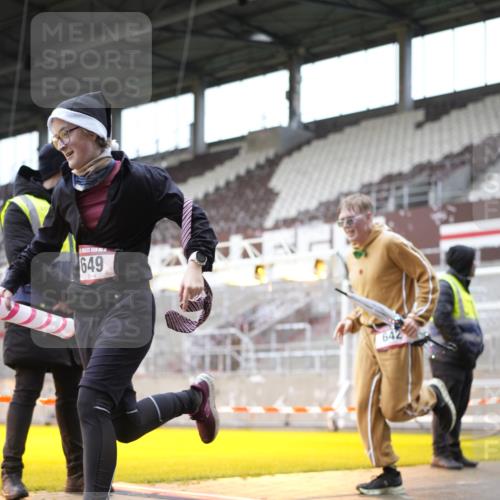 07.12.2025 - St. Pauli X-Mass-Run No. 15 Patografie http://msf.ph/oto/9371811 07.12.2025 11:46:41 Ziel 346, 371, 570, 609, 642, 649, 903, 978, 987, 1276, 2108, 2109, 2111, 2179, 2180, 2442, 2446, 3960 meine-sportfotos.de