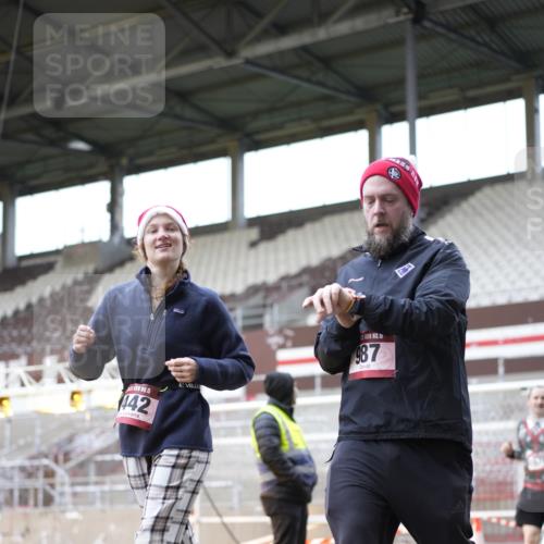 07.12.2025 - St. Pauli X-Mass-Run No. 15 Patografie http://msf.ph/oto/9371823 07.12.2025 11:46:45 Ziel 346, 371, 567, 570, 609, 640, 642, 645, 647, 649, 903, 978, 987, 1276, 2179, 2180, 2222, 2347, 2442, 2446, 2798, 2928, 3010, 3210, 3525, 3924, 3925 meine-sportfotos.de