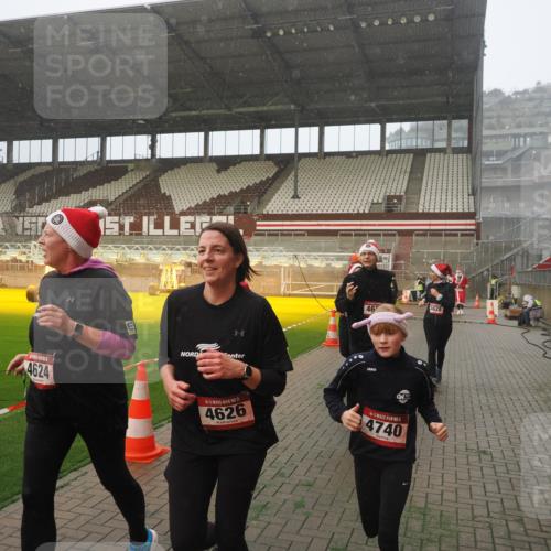 07.12.2025 - St. Pauli X-Mass-Run No. 15 Fabian Wolf http://msf.ph/oto/9371824 07.12.2025 10:08:04 Ziel 2691, 2692, 3627, 3628, 4231, 4623, 4624, 4626, 4734, 4737, 4740 meine-sportfotos.de