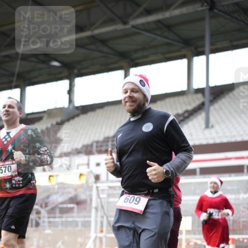 07.12.2025 - St. Pauli X-Mass-Run No. 15 Patografie http://msf.ph/oto/9371832 07.12.2025 11:46:47 Ziel 346, 371, 567, 570, 609, 640, 642, 645, 647, 649, 903, 978, 987, 1276, 1881, 1882, 2179, 2180, 2182, 2222, 2347, 2442, 2446, 2798, 2928, 3010, 3210, 3525, 3924, 3925, 3961 meine-sportfotos.de