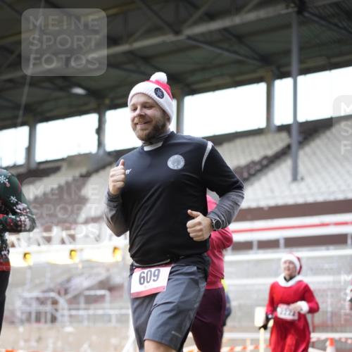 07.12.2025 - St. Pauli X-Mass-Run No. 15 Patografie http://msf.ph/oto/9371834 07.12.2025 11:46:47 Ziel 346, 371, 567, 570, 609, 640, 642, 645, 647, 649, 903, 978, 987, 1276, 1881, 1882, 2179, 2180, 2182, 2222, 2347, 2442, 2446, 2798, 2928, 3010, 3210, 3525, 3924, 3925, 3961 meine-sportfotos.de