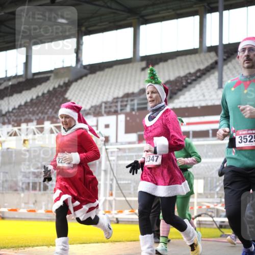 07.12.2025 - St. Pauli X-Mass-Run No. 15 Patografie http://msf.ph/oto/9371836 07.12.2025 11:46:48 Ziel 346, 371, 567, 570, 609, 640, 642, 645, 647, 649, 903, 978, 987, 1276, 1881, 1882, 2047, 2114, 2179, 2180, 2182, 2222, 2347, 2442, 2446, 2798, 2928, 3010, 3210, 3525, 3777, 3924, 3925, 3961 meine-sportfotos.de
