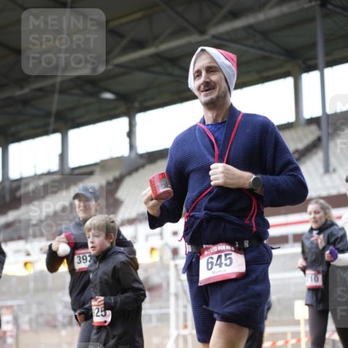 07.12.2025 - St. Pauli X-Mass-Run No. 15 Patografie http://msf.ph/oto/9371844 07.12.2025 11:46:50 Ziel 346, 371, 567, 570, 609, 640, 642, 645, 647, 649, 903, 978, 987, 1276, 1881, 1882, 2047, 2114, 2179, 2180, 2182, 2222, 2347, 2442, 2446, 2798, 2928, 3010, 3210, 3525, 3777, 3924, 3925, 3961 meine-sportfotos.de