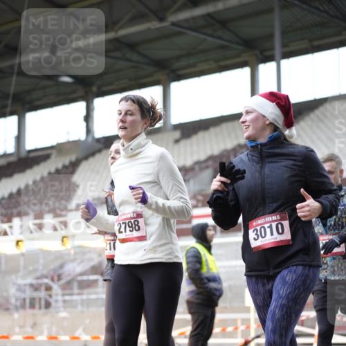 07.12.2025 - St. Pauli X-Mass-Run No. 15 Patografie http://msf.ph/oto/9371848 07.12.2025 11:46:50 Ziel 346, 371, 567, 570, 609, 640, 642, 645, 647, 649, 903, 978, 987, 1276, 1881, 1882, 2047, 2114, 2179, 2180, 2182, 2222, 2347, 2442, 2446, 2798, 2928, 3010, 3210, 3525, 3777, 3924, 3925, 3961 meine-sportfotos.de