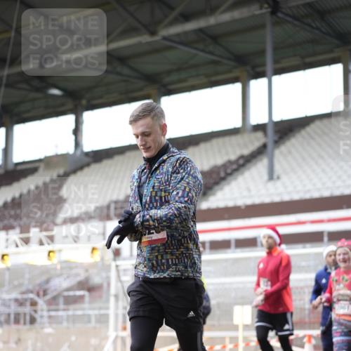 07.12.2025 - St. Pauli X-Mass-Run No. 15 Patografie http://msf.ph/oto/9371852 07.12.2025 11:46:51 Ziel 346, 371, 567, 570, 609, 640, 642, 645, 647, 649, 903, 978, 987, 1276, 1881, 1882, 2047, 2114, 2179, 2180, 2182, 2222, 2347, 2442, 2446, 2798, 2928, 3010, 3210, 3525, 3777, 3924, 3925, 3961 meine-sportfotos.de