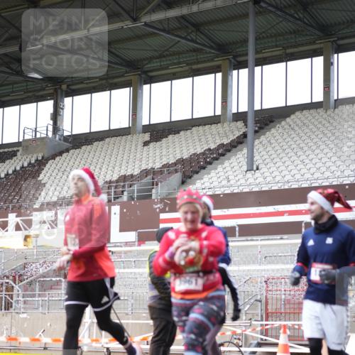 07.12.2025 - St. Pauli X-Mass-Run No. 15 Patografie http://msf.ph/oto/9371858 07.12.2025 11:46:52 Ziel 346, 371, 567, 570, 609, 640, 642, 645, 647, 649, 903, 978, 987, 1276, 1881, 1882, 2047, 2114, 2179, 2180, 2182, 2222, 2347, 2442, 2446, 2798, 2928, 3010, 3210, 3525, 3777, 3924, 3925, 3961 meine-sportfotos.de