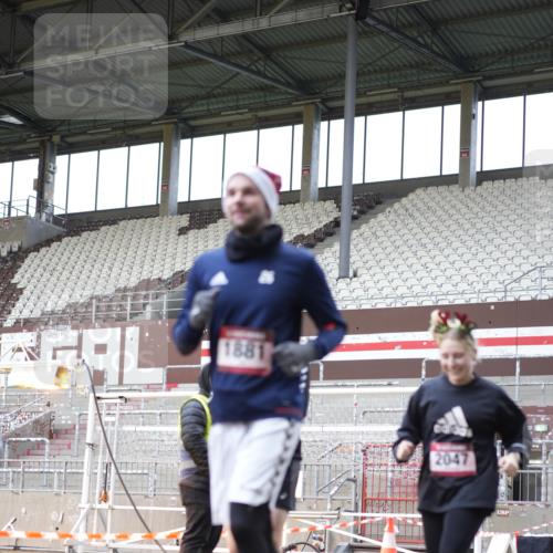 07.12.2025 - St. Pauli X-Mass-Run No. 15 Patografie http://msf.ph/oto/9371863 07.12.2025 11:46:53 Ziel 346, 371, 567, 570, 609, 640, 642, 645, 647, 649, 903, 978, 987, 1276, 1881, 1882, 2047, 2114, 2179, 2180, 2182, 2222, 2347, 2442, 2446, 2798, 2928, 3010, 3210, 3525, 3777, 3924, 3925, 3961 meine-sportfotos.de